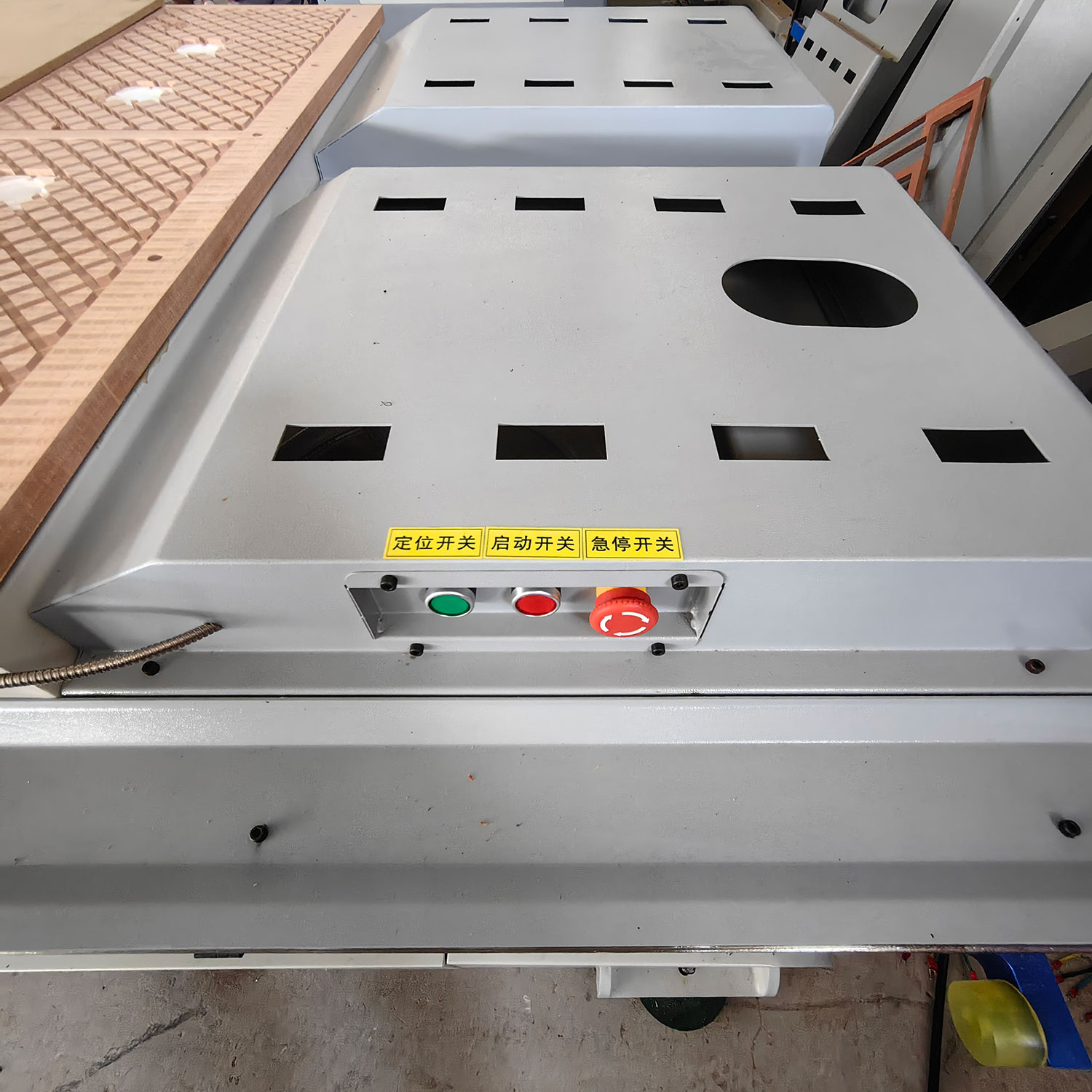 Adopt reasonable structured double-deck multiholes table , with strong adsorption CNC Router machine for grooving and cutting for wood plywood for furniture production