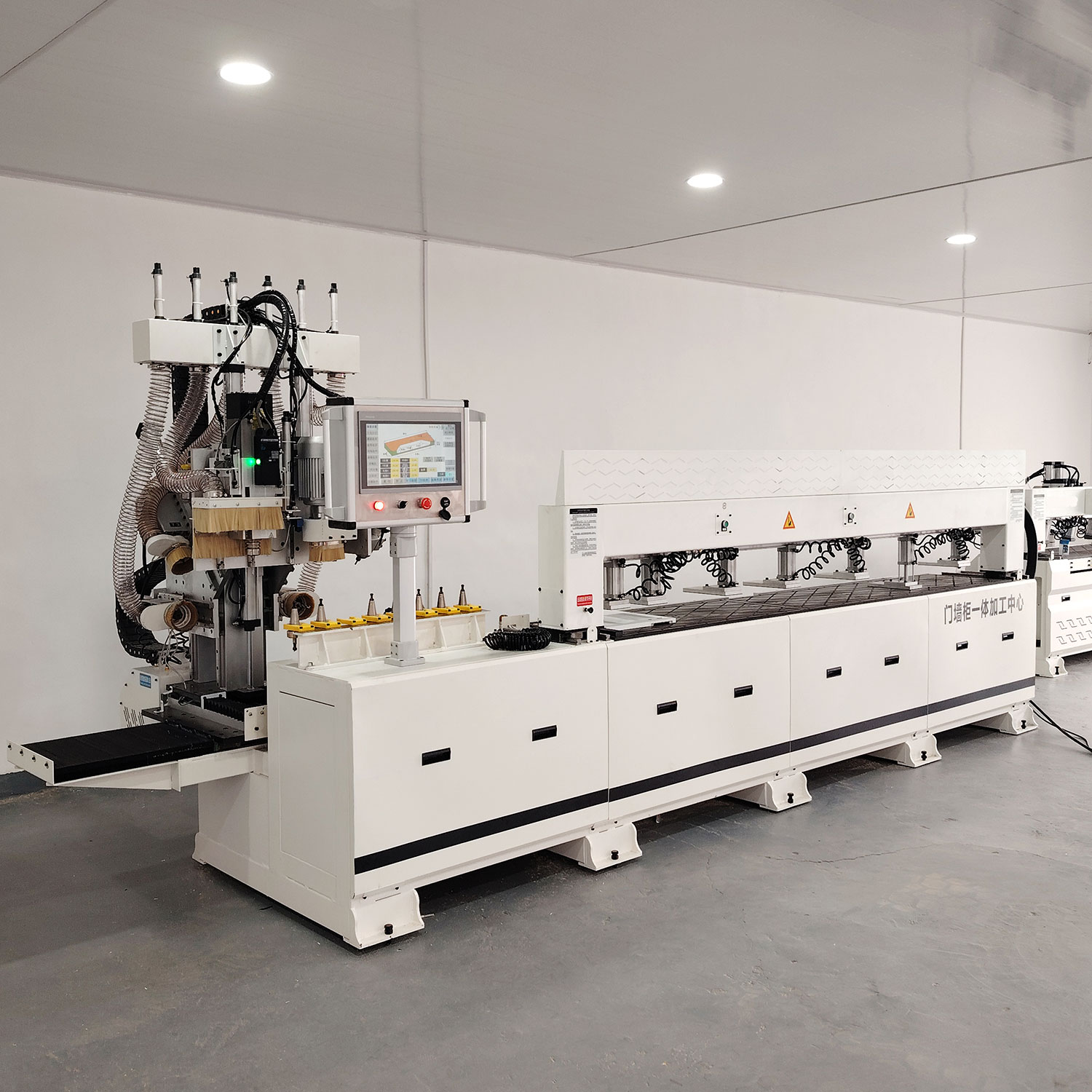 CNC Drilling & Milling Machining Center With Eight tool libraries CNC drilling machines wood boring machine center for wood panel furniture